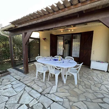 Pavillon 3 Pieces Avec Jardinet, Terrasse, Et Piscine - 4 Personnes, - Fr-1-701-26 Apartment *