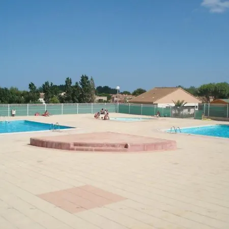 Apartment Pavillon 3 Pieces Avec Jardinet, Terrasse, Et Piscine - 4 Personnes, - Fr-1-701-26 *