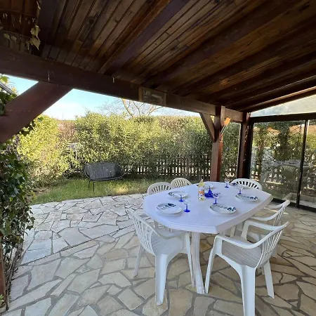 Pavillon 3 Pieces Avec Jardinet, Terrasse, Et Piscine - 4 Personnes, - Fr-1-701-26