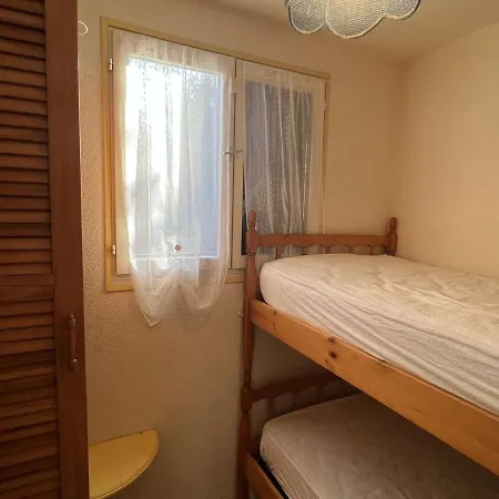 Pavillon 3 Pieces Avec Jardinet, Terrasse, Et Piscine - 4 Personnes, - Fr-1-701-26 Apartment Vendres